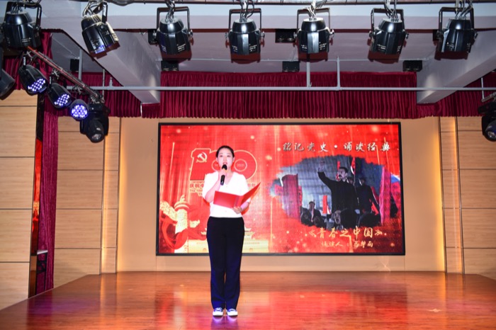 诵读表演1.JPG