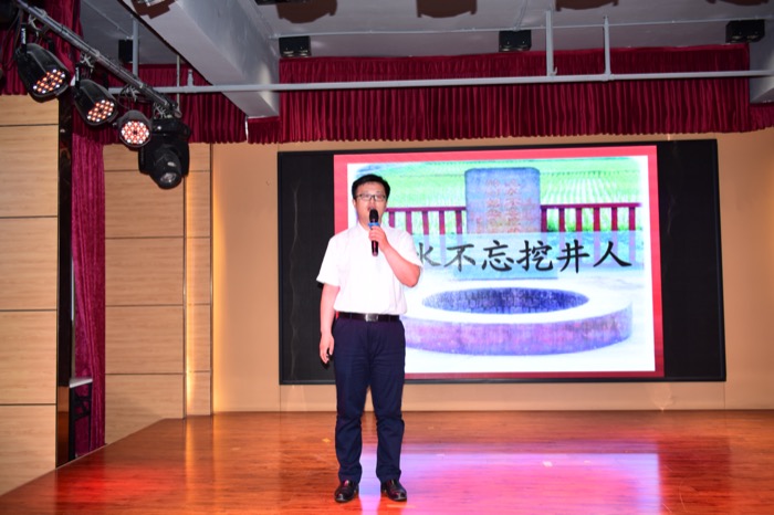 诵读表演2.JPG