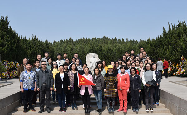 化验测试公司组织员工参观习仲勋陵园