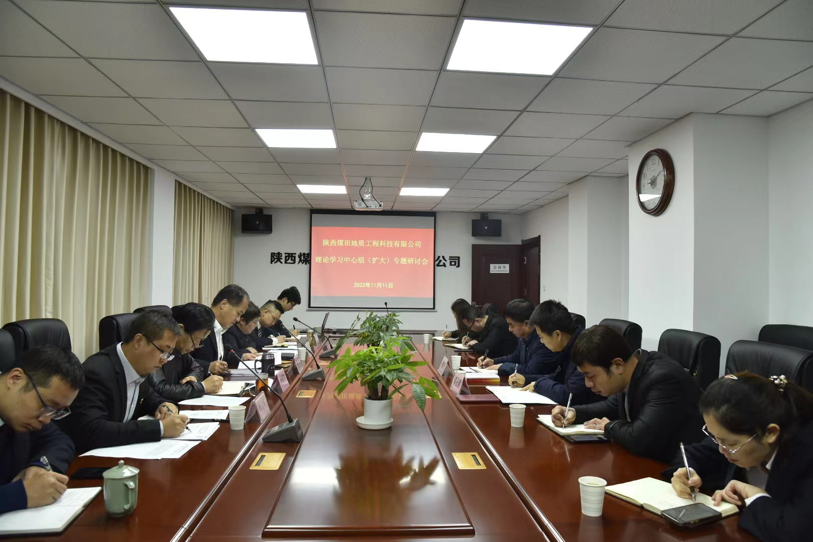 集团公司梁榆平一行莅临工程科技公司督学督查理论中心组学习-徐锐摄1.JPG