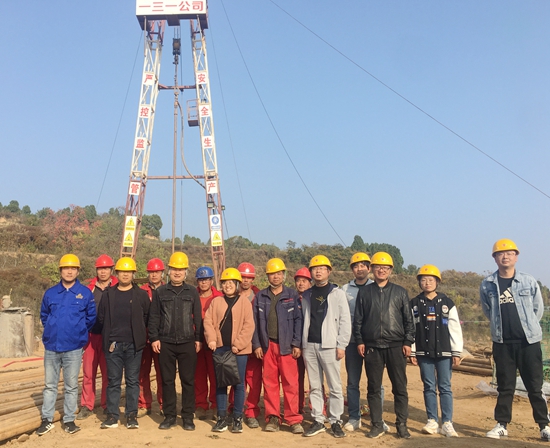 061670317308811857.jpeg 一三一公司杏树沟煤矿水文补勘工程顺利开工(摄影:楚亮) (1).jpg