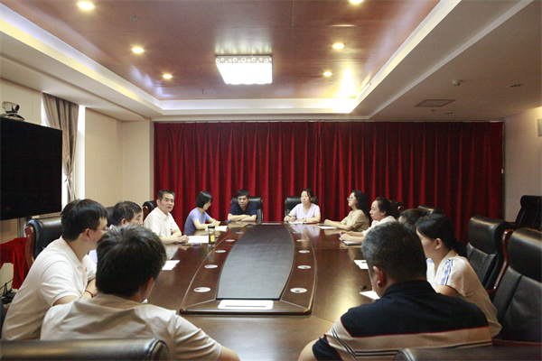 6月28日下午，一八六公司执行董事、总经理宋宽强在四楼会议室以《把握主题教育总要求 不断改进工作思路 提高工作能力》为题，为行政党支部全体党员讲授了一堂主题教育专题党课。摄影：郭玉佳.jpg