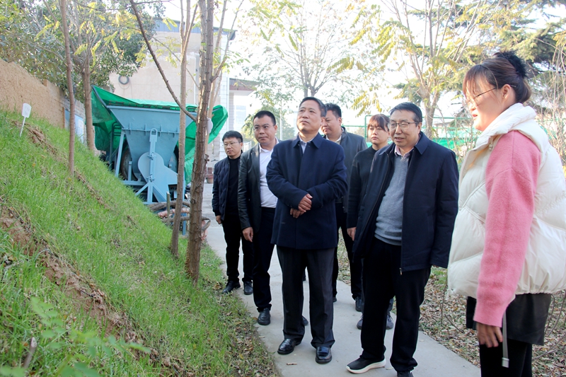 231700702710274777.jpeg 参观CES培育基地(摄影、徐久容).JPG