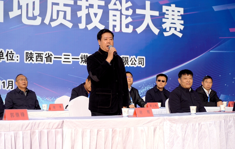 051701760396523013.jpeg 谢辉宣布大赛开始(摄影:徐久容).jpg