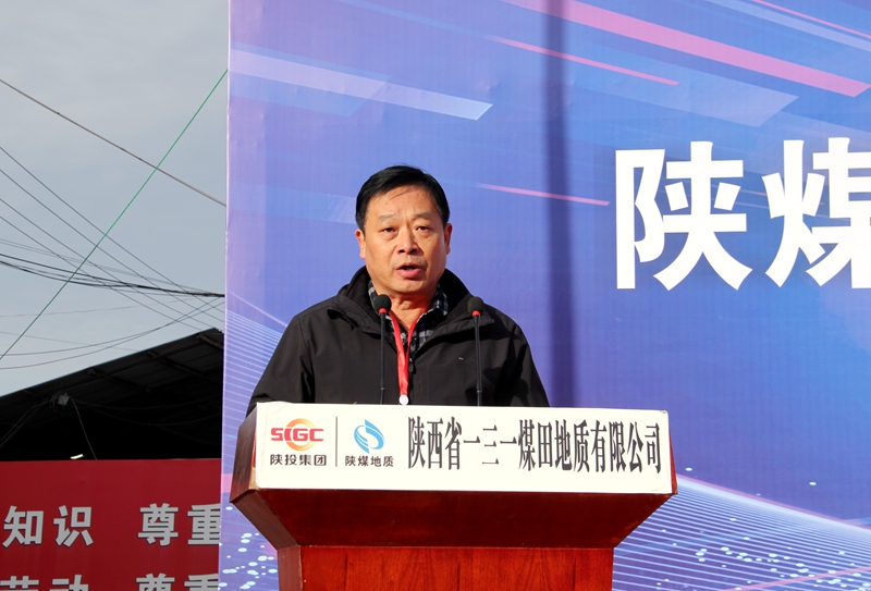 051701760523475936.jpeg 岳正喜主持大会(摄影:徐久容).JPG