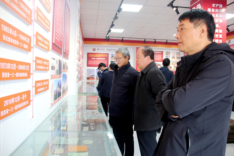 051701760644904406.jpeg 参观展室(摄影:徐久容).JPG