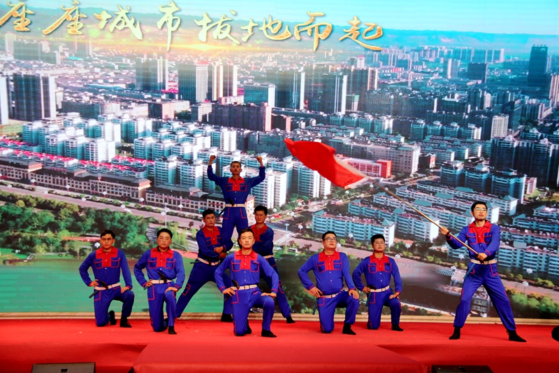 051701760713772305.jpeg 抽奖晚会(摄影:徐久容).JPG