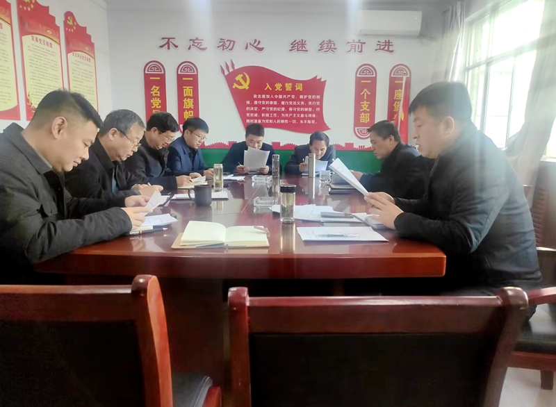 051701764557146411.jpeg 党委理论学习中心组第十二次学习(摄影:高举红).jpg