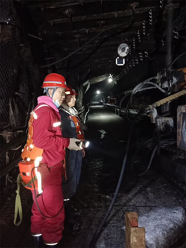 1月24日至25日，一八六公司副总经理张立立到矿井地质技术工程一处崔木煤矿、招贤煤矿项目部进行节前安全工作检查。摄影：白龙 (2).jpg