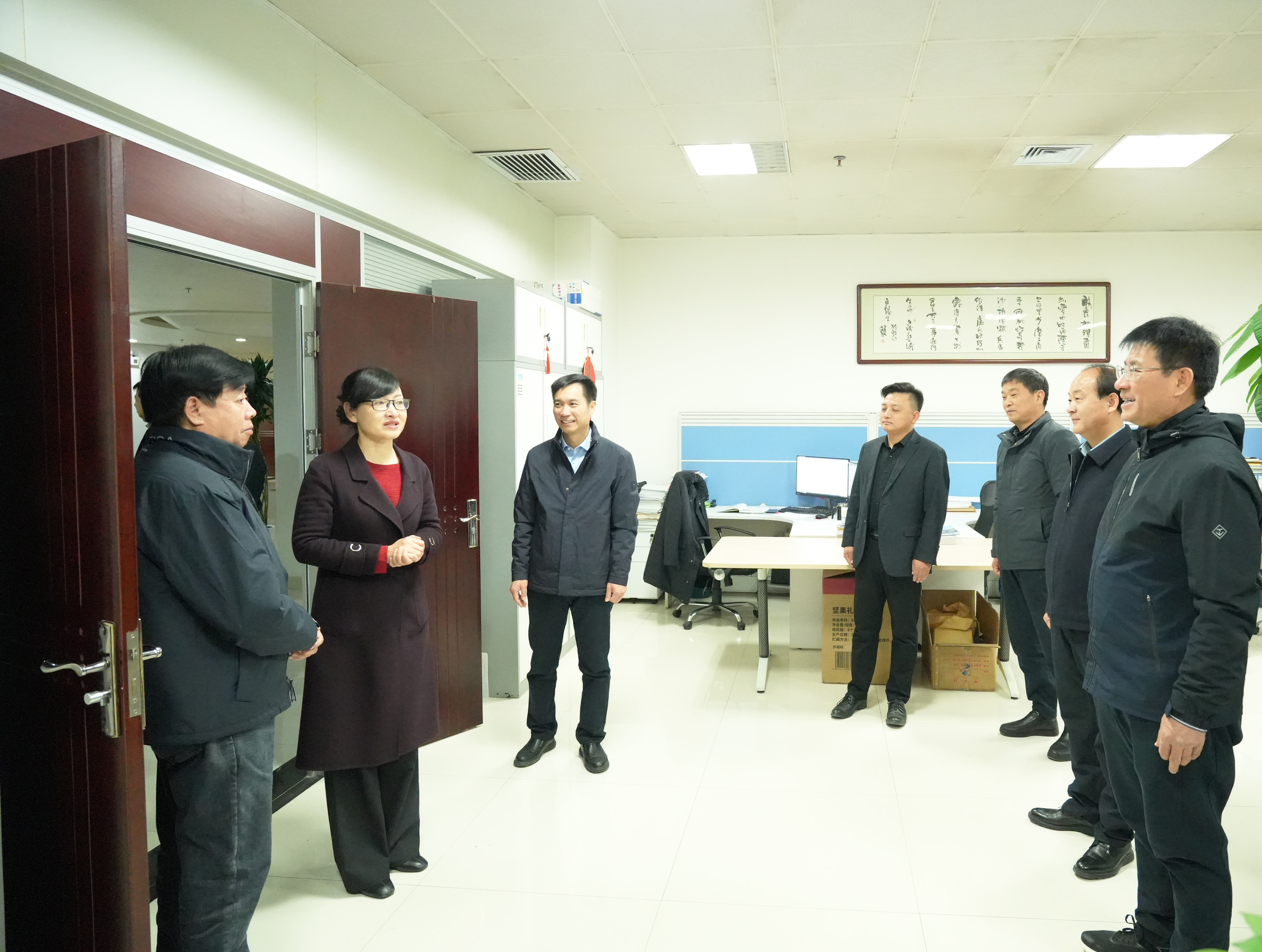 2月18日 陕投党委副书记 刘丽一行到陕煤地质走访慰问 党飞航摄.JPG