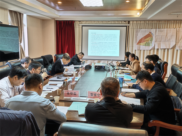 近日，一八六公司桑北煤矿两报告顺利通过评审。摄影：戴恩华 (1).jpg