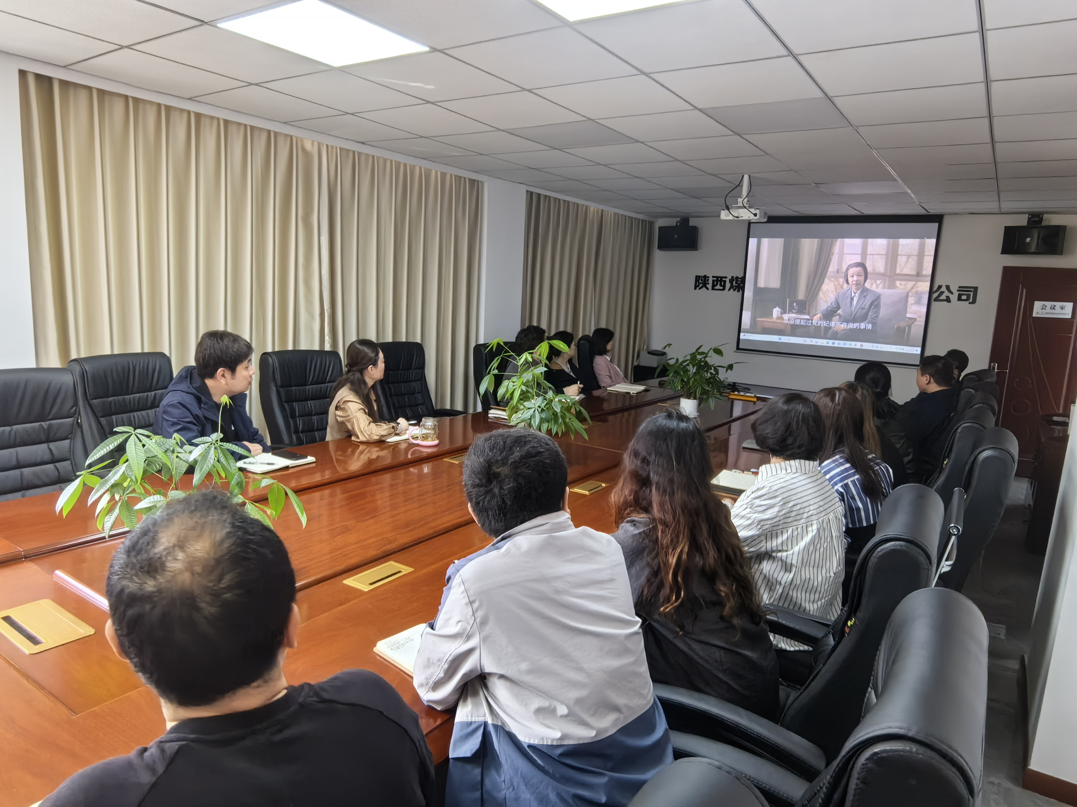 4月15日，工程科技公司组织领导班子班子、中层管理人员、重点岗位员工开展以“贯彻落实保密法，你我都是护密人”为主题的的保密宣传活动。（摄影：单晨楠）.jpg