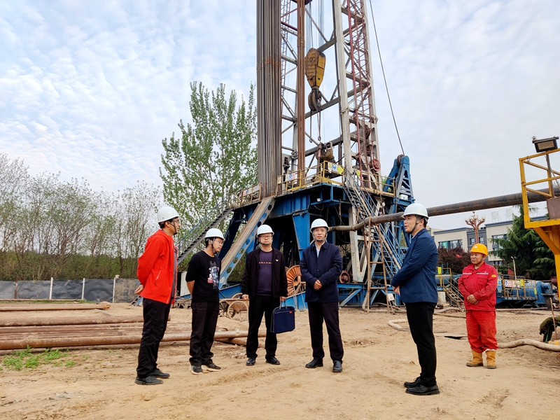 131715590596460075.jpeg 俱养社到韩城市东部断陷区岩溶地热水资源勘查与评价项目检查安全生产工作.jpg