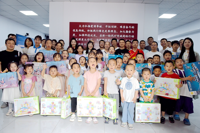 021719904945174028.jpeg “共享阳光·共助成长”—一三一公司开展欢乐庆“六一”活动 (摄影:高雪) (4).JPG