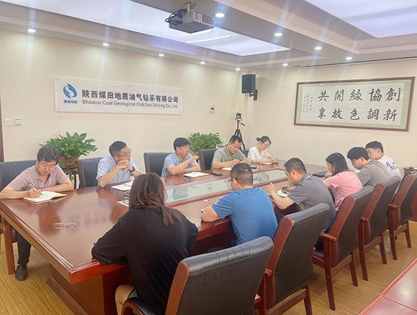 8月13日王星摄影-油气公司执行董事、总经理郭文祥主持召开工程技术中心座谈会1.jpg