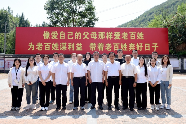131726214096573392.jpeg 红色耀三秦,青年永传承 ——一三一公司开展青年职工红色主题教育暨基层学习调研活动 摄影:刘娇阳 (2)_副本.jpg