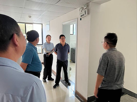 9.26刘雪婷摄影-陕煤地质集团纪委副书记解云峰一行到油气公司镇巴页岩气项目开展安全生产专项监督检查 (2).jpg
