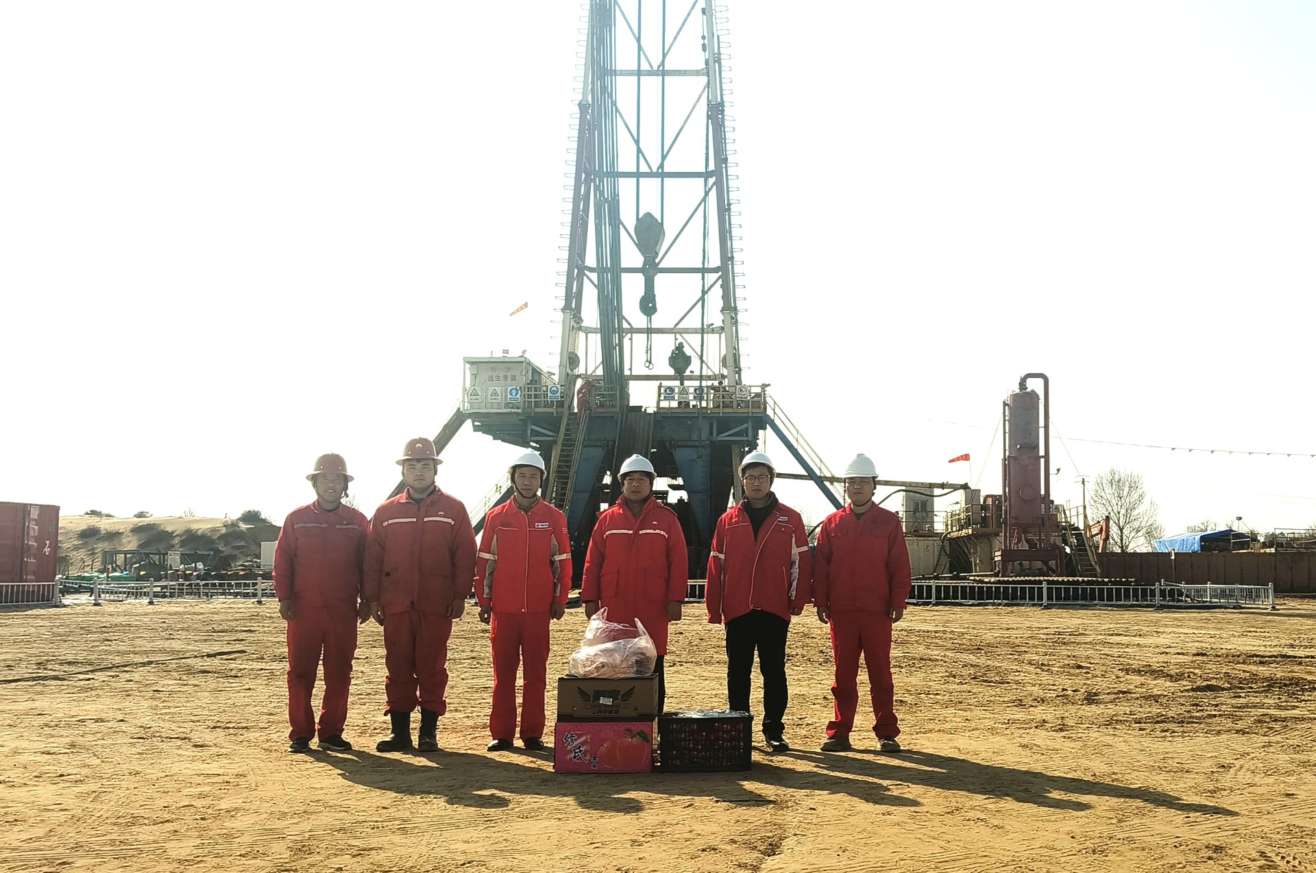 2.21苏成摄影——油气公司执行董事、总经理郭文祥一行到50008井队开展复工安全检查4.jpg
