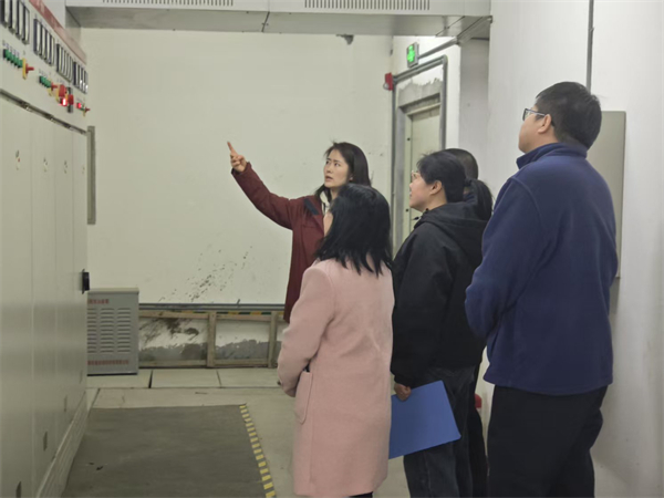 近期，一八六公司恒悦物业对所辖小区高新科技花园展开了全面细致的消防大检查行动。摄影：王琳 (2).jpg