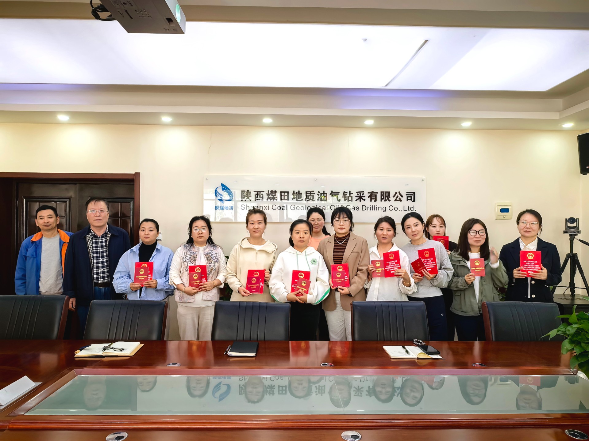 4月7日张晓华摄影——油气公司组织开展“情系女职工，法在你身边”普法宣传活动.jpg