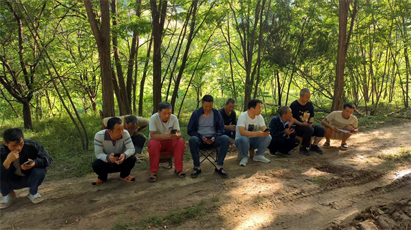 一八六公司一线钻工掀起安全生产学习热潮。摄影：时超.jpg