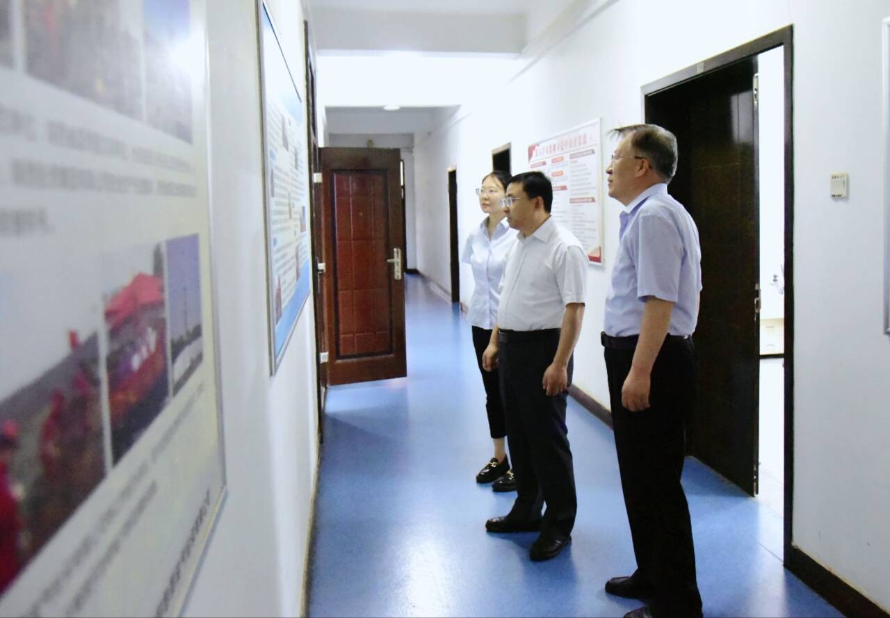 6月18日，陕煤地质集团党委委员、纪委书记任广军一行到油气公司开展走访调研并进行纪检专项监督检查。2（郭梦琪）.jpg