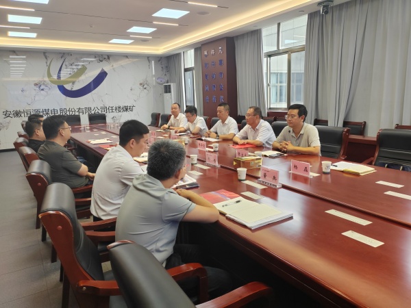 8月13日，一八六公司党委副书记、执行董事、总经理张异宵，副总经理、总工程师张立立一行6人，到安徽恒源煤电股份有限公司任楼煤矿进行了座谈交流。摄影：杨磊.jpg