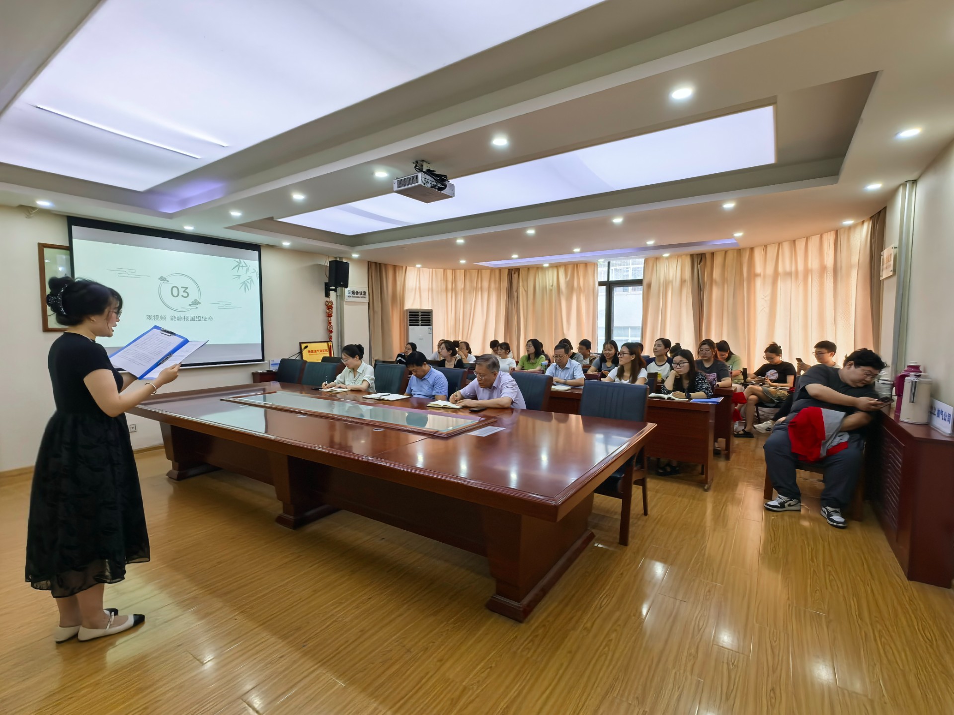 8月26日，油气钻采公司开展道德讲堂之“八项规定引航向，廉洁清风润油气”主题活动。（张晓华）.jpg