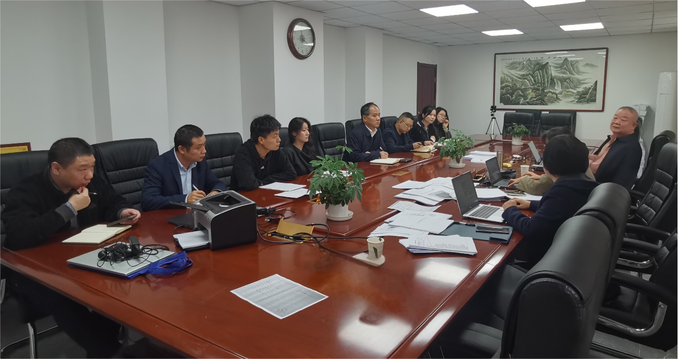 101762760699717086.png 近日,陕西煤田地质工程科技公司所属项目管理公司进行体系认证,其质量、环境和职业健康安全“三标一体”管理体系顺利通过新世纪检验认证有限责任公司的监督审核,标志着公司在规范化、标准化管理道路上迈出坚实步伐。(摄影:李一山).png