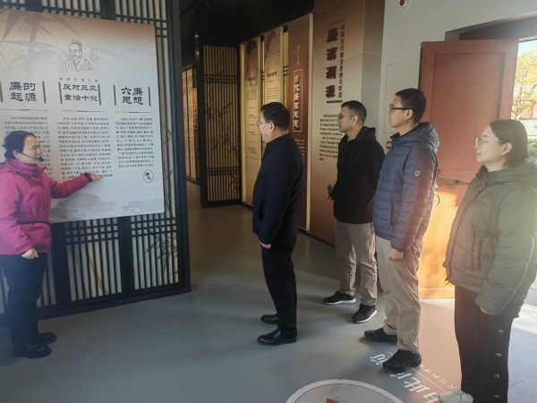 121765527235216178.jpeg 12月3日,一八六公司纪委组织前往渭南市潼关县杨震廉政博物馆开展廉政警示教育。公司纪委委员、纪检干部参加了学习。.jpg