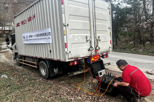 一八六公司以技术创新赋能矿山地质保障。摄影：肖荃泽 (2).jpg